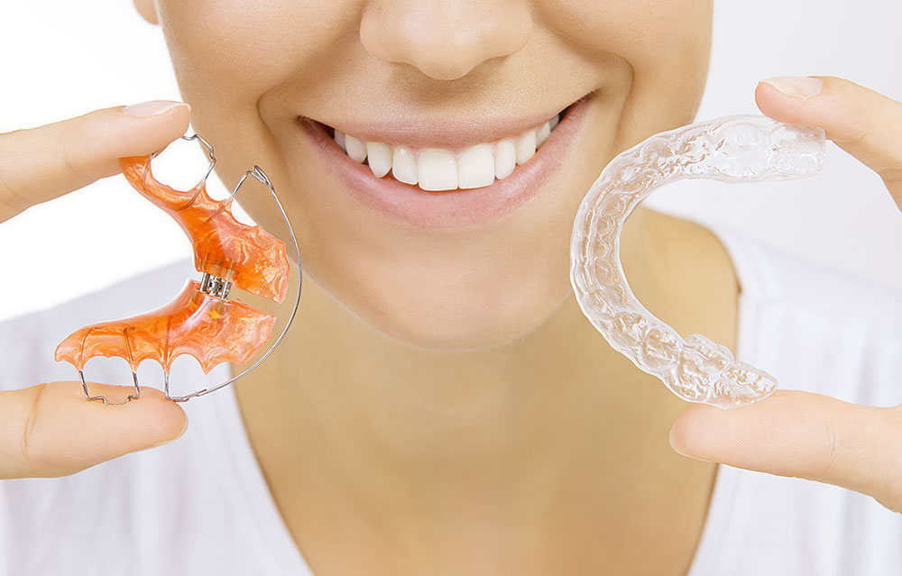 Learn how to clean your orthodontic retainer and keep it safe
